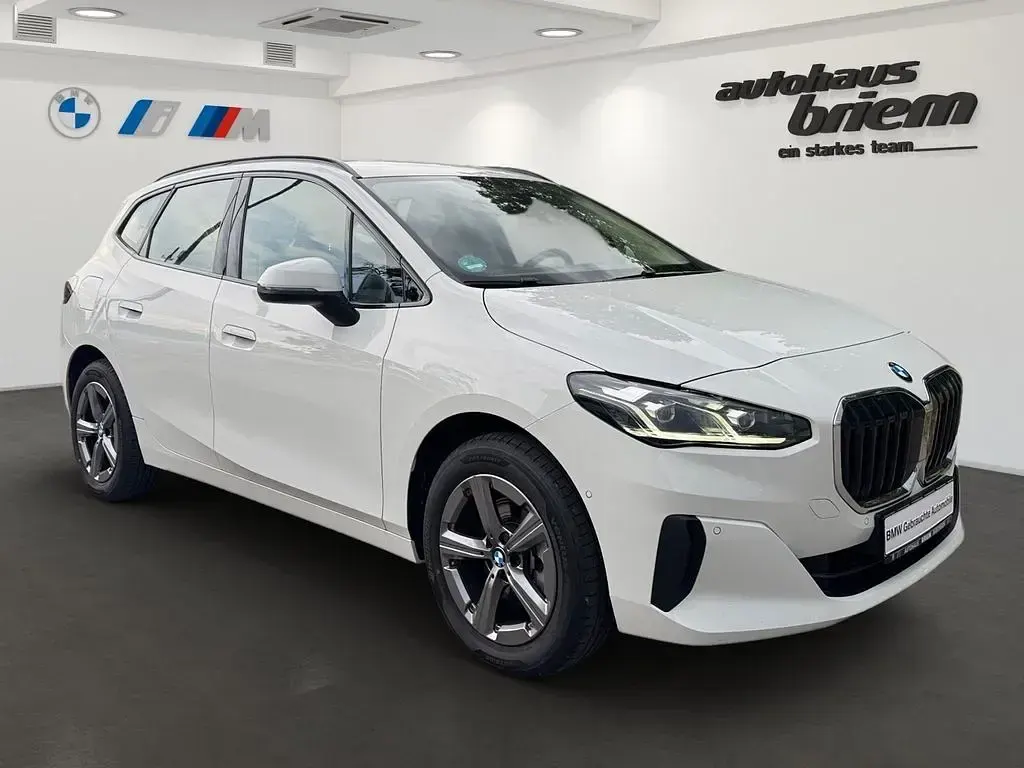 Gebraucht BMW 220 Active Tourer 170 PS (125 kW) 2025 Weiß Van / Kleinbus