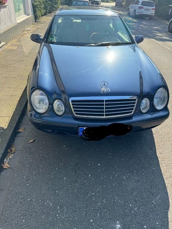 Blau Gebraucht 1998 Mercedes CLK230 Elegance Coupé | 2.300 € (Fairer Preis) - Bild 1/4