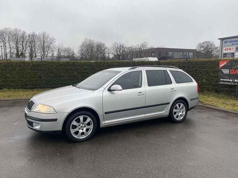 Gebraucht Skoda Octavia Elegance 105 PS (77 kW) 2008 Diamantsilber metallic Kombi