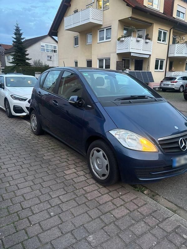 Gebraucht Mercedes A160 Avantgarde 95 PS (69 kW) 2009 Blau Kleinwagen