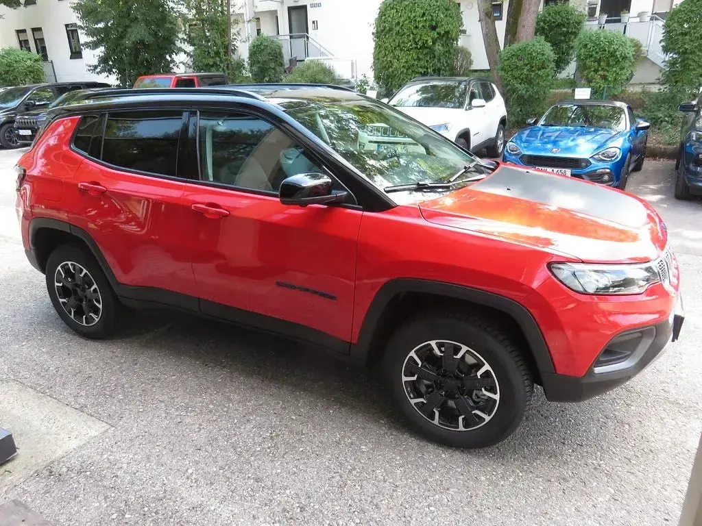 Usado Jeep Compass 179 HP (131 kW) 2023 Vermelho SUV