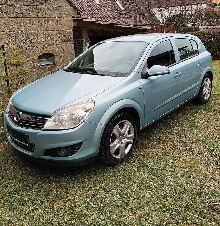 Second-hand Opel Astra 116 CP (85 kW) 2009 Albastru Berlinǎ