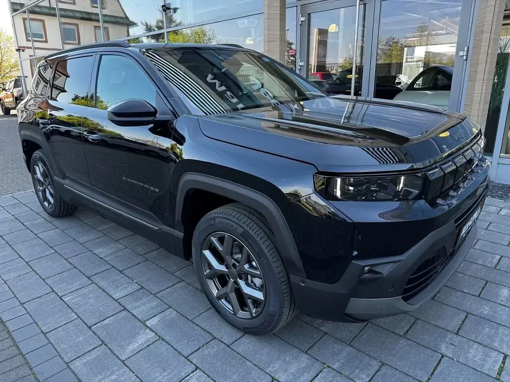 Neu Jeep Compass 145 PS (106 kW) 2026 Vulcano black SUV