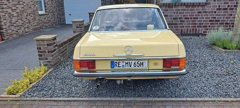 Gebraucht Mercedes 200 95 PS (69 kW) 1974 Beige Limousine
