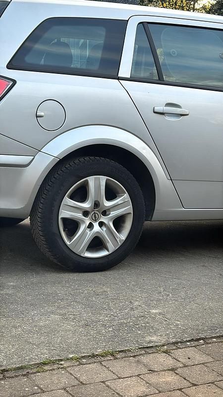 Gebraucht Opel Astra 115 PS (84 kW) 2009 Silber Kombi