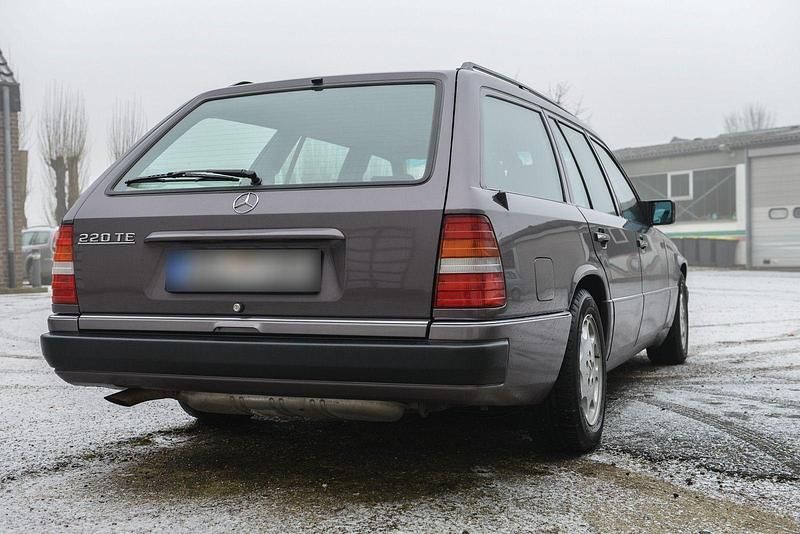 Gebraucht Mercedes 220 150 PS (110 kW) 1993 Kombi