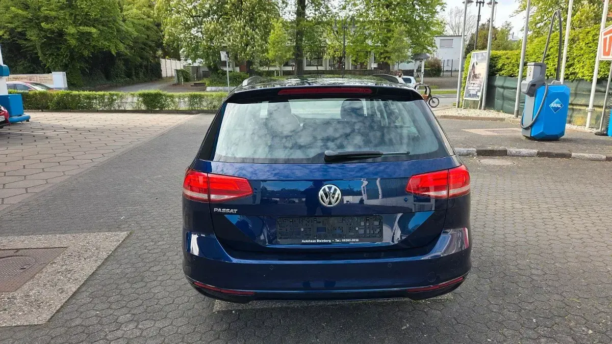 Gebraucht VW Passat 125 PS (91 kW) 2018 Blau Kombi