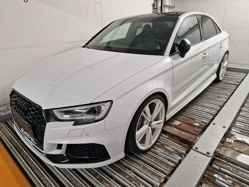 Weiß Gebraucht 2018 Audi RS3 Ambiente Kleinwagen | 49.999 € (Teuer) - Bild 1/4