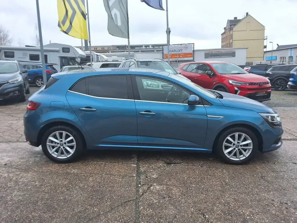 Używany Renault Mégane Intens 101 KM (74 kW) 2017 Niebieski Sedan/Limuzyna