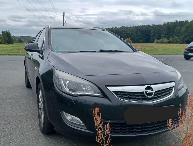 Schwarz Gebraucht 2011 Opel Astra Sport Kombi | 3.250 € (Guter Preis) - Bild 1/4