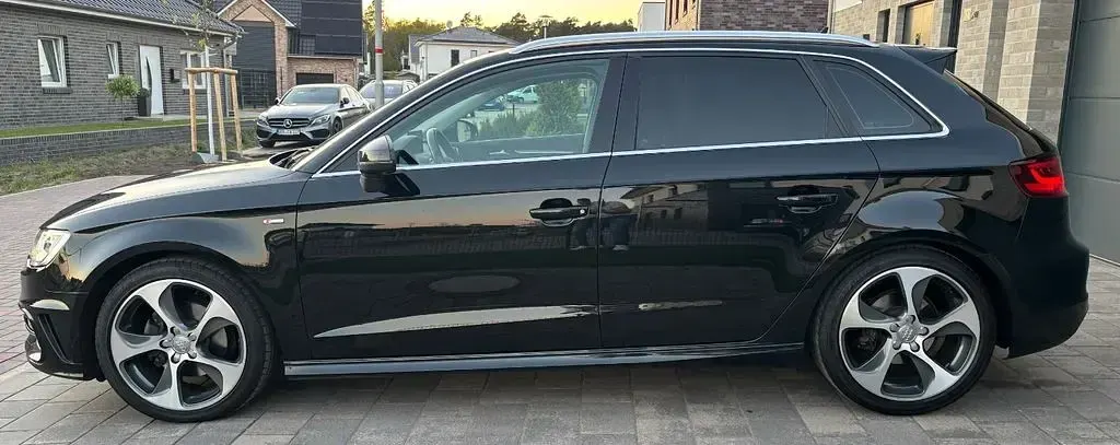 Używany Audi A3 S-Line 150 KM (110 kW) 2015 Czarny Sedan/Limuzyna