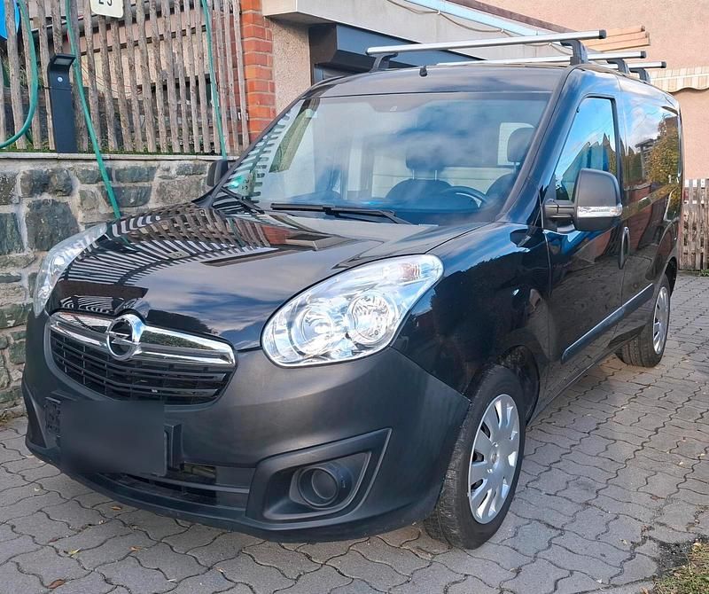 Schwarz Gebraucht 2017 Opel Combo Van / Kleinbus | 10.500 € (Teuer) - Bild 1/4