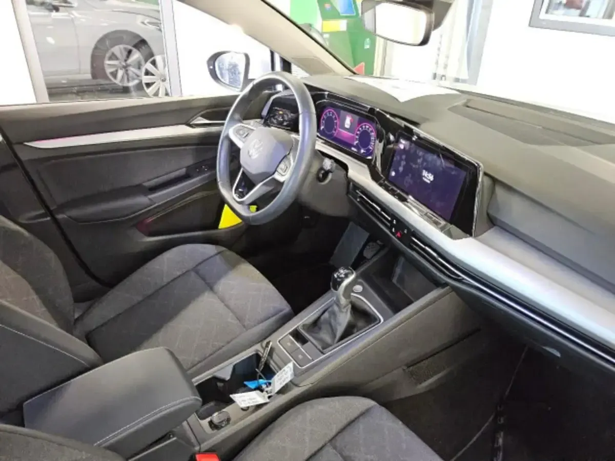 Gebraucht VW Golf VIII Life 150 PS (110 kW) 2023 Pure white Limousine