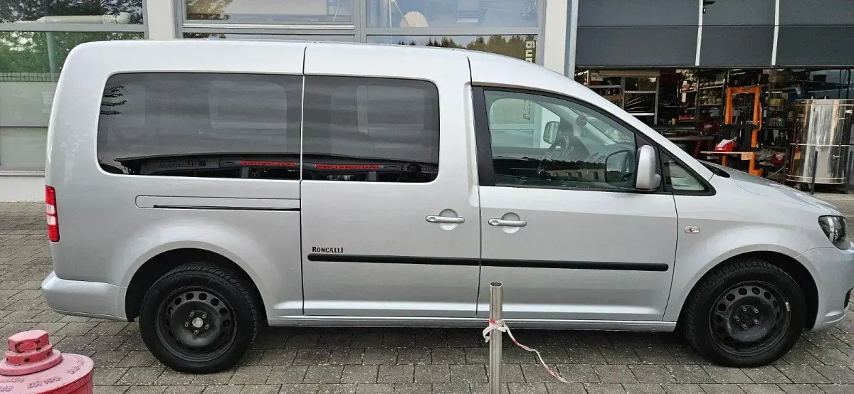 Gebraucht VW Caddy Maxi 105 PS (77 kW) 2012 Silber Van / Kleinbus
