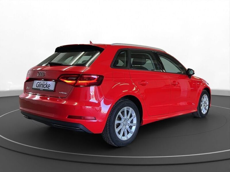 Gebraucht Audi A3 Sportback e-tron Design 204 PS (150 kW) 2016 Rot Kleinwagen