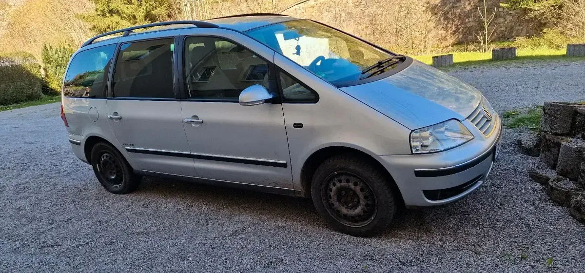 Second-hand VW Sharan 140 CP (102 kW) 2008 Argintiu Monovolum