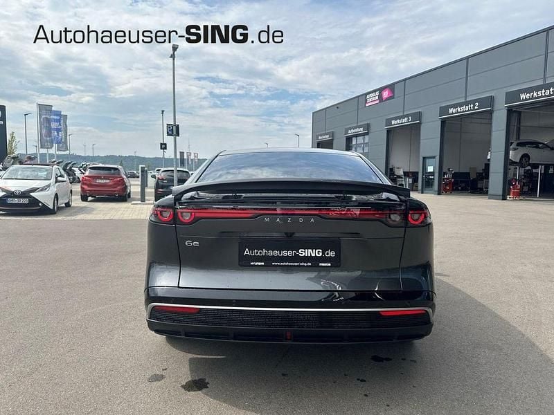 Neu Mazda 6e Takumi-Line 189 kW (258 PS) 2025 Grau Limousine