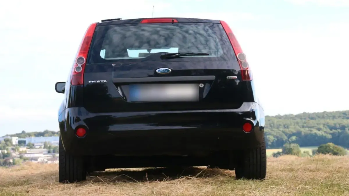 Gebraucht Ford Fiesta 90 PS (66 kW) 2007 Schwarz Kleinwagen