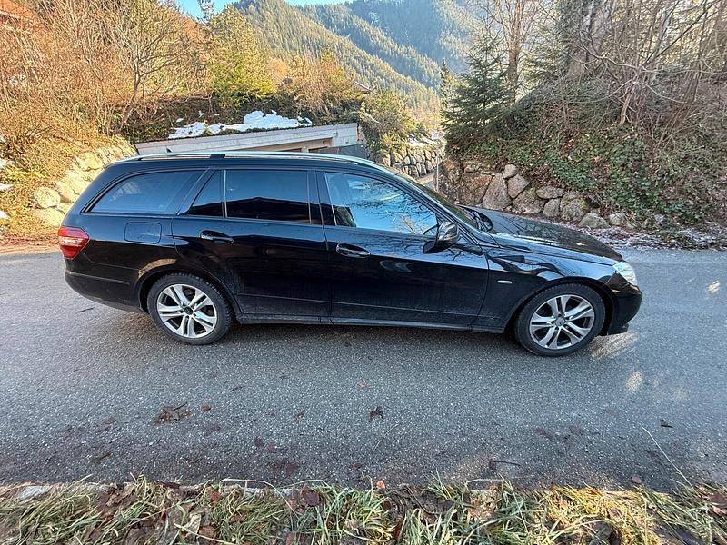 Gebraucht Mercedes 200 135 PS (99 kW) 2012 Schwarz Kombi