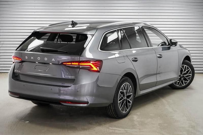 Neu Skoda Octavia Selection 2025 Graphite grau metallic (5x) Kombi