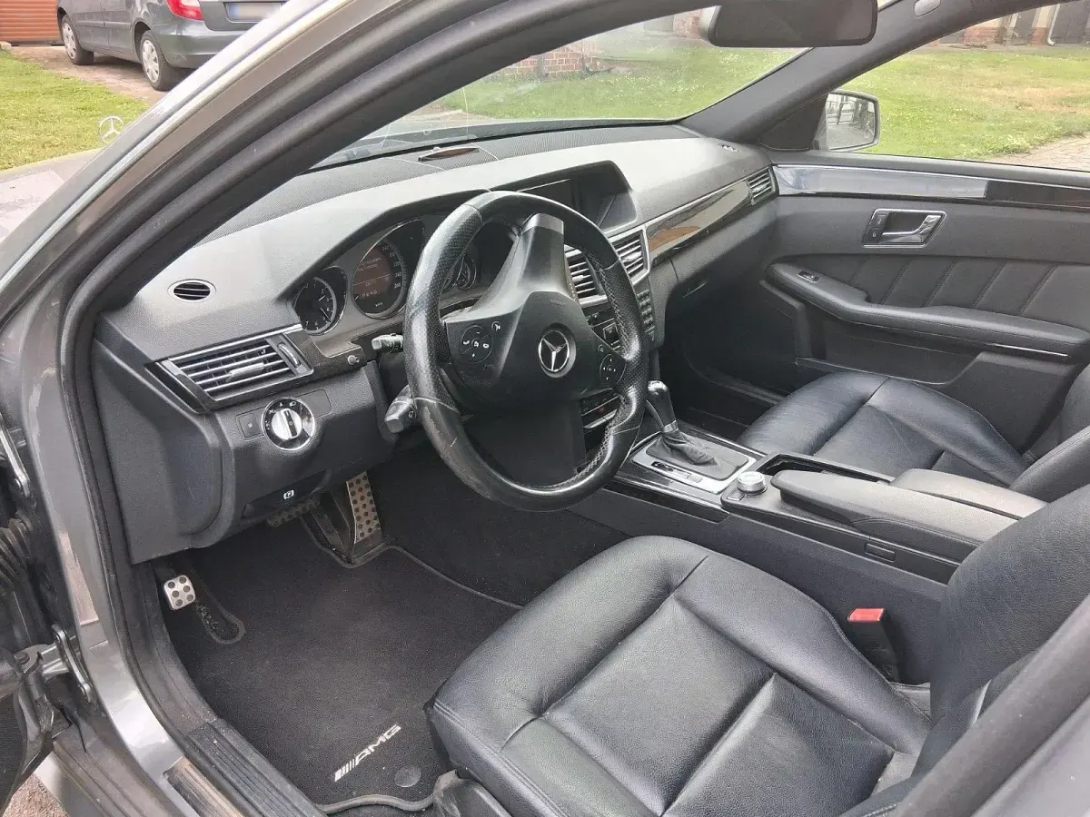 Gebraucht Mercedes E250 AMG line 204 PS (150 kW) 2010 Silber Kombi