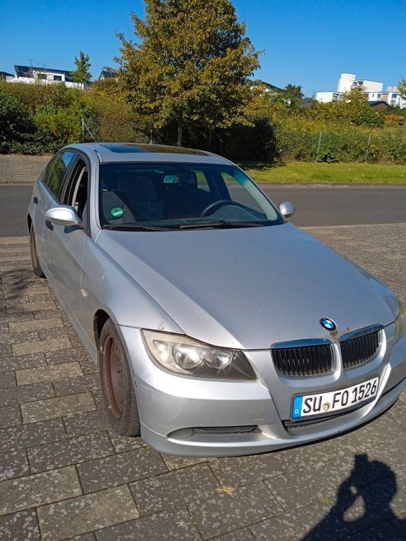 Silber Gebraucht 2006 BMW 318 Limousine | 1.950 € (Superpreis) - Bild 1/4