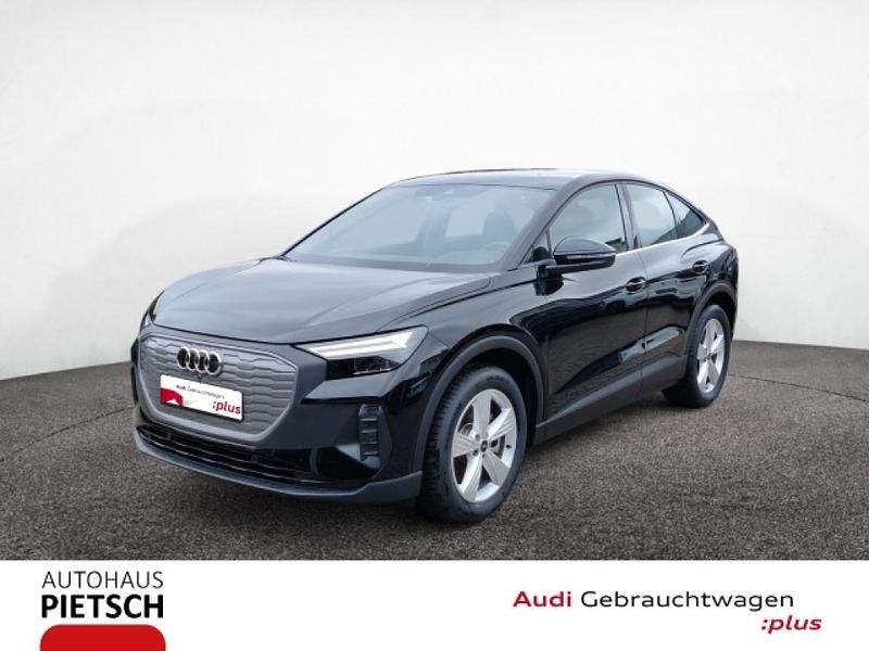 Mythosschwarz metallic (metallic) Gebraucht 2024 Audi e-tron Sportback Comfort SUV | 43.940 € (Superpreis) - Bild 1/4