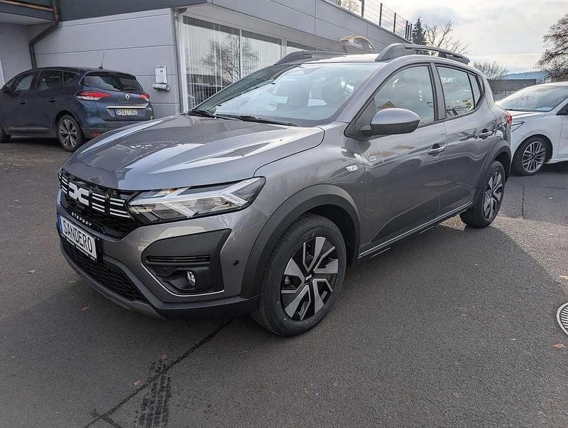Neu Dacia Sandero Expression 67 PS (49 kW) 2025 Schiefergrau SUV