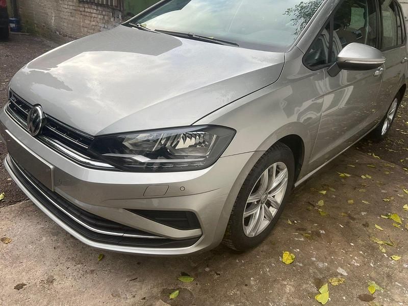 Grau Gebraucht 2018 VW Golf VII Limousine | 13.500 € (Guter Preis) - Bild 1/4