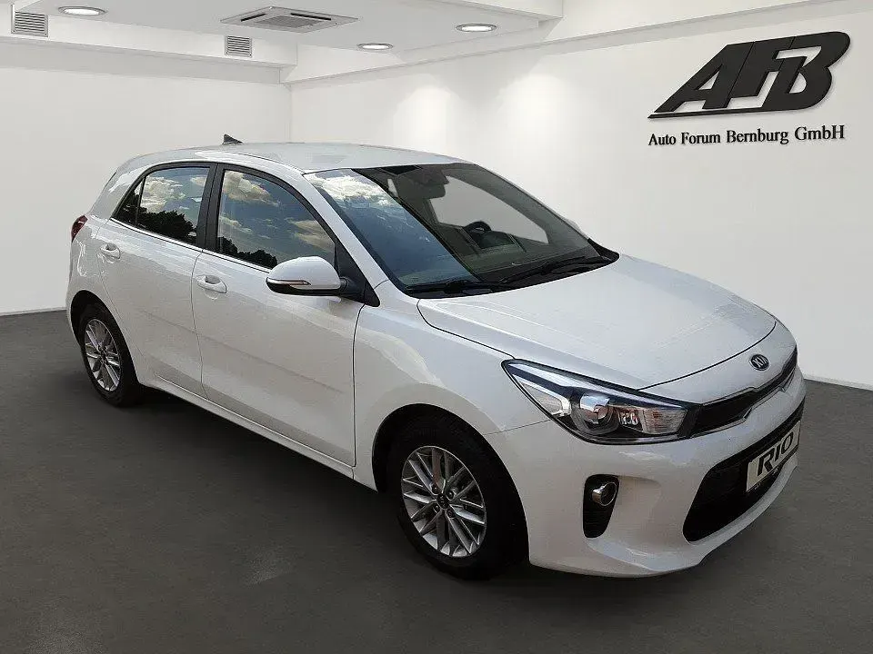 Gebraucht Kia Rio DREAM-TEAM Edition 84 PS (61 kW) 2020 Weiß Limousine