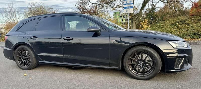Gebraucht Audi A4 Black Edition 163 PS (119 kW) 2022 Schwarz Kombi