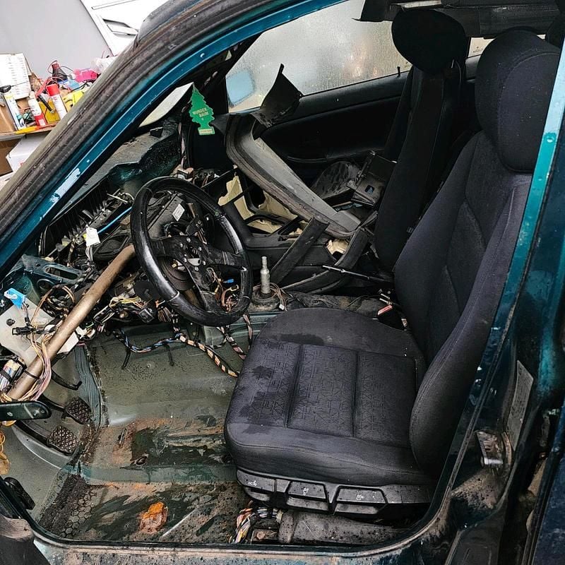 Gebraucht BMW 320 150 PS (110 kW) 1997 Grün Kombi