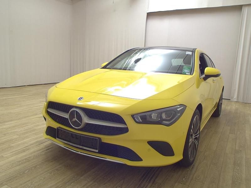 Gebraucht Mercedes CLA200 Shooting Brake Progressive 163 PS (119 kW) 2022 Sonnengelb Kombi
