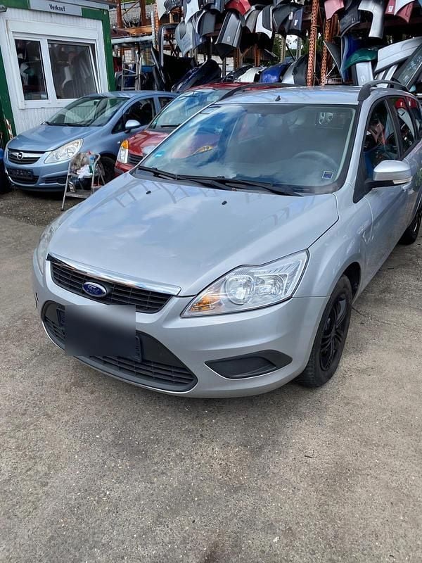 Grau Gebraucht 2011 Ford Focus Kombi | 3.900 € (Fairer Preis) - Bild 1/4