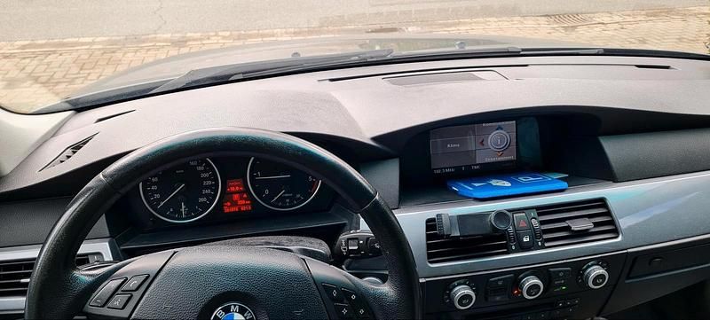 Gebraucht BMW 520 177 PS (130 kW) 2007 Grau Kombi