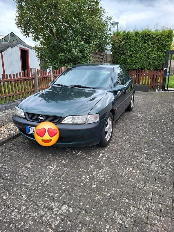 Grün Gebraucht 1999 Opel Vectra Limousine | 998 € (Etwas zu teuer) - Bild 1/4