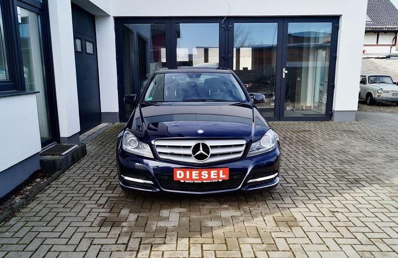 Gebraucht Mercedes C300 231 PS (169 kW) 2012 Blau Limousine
