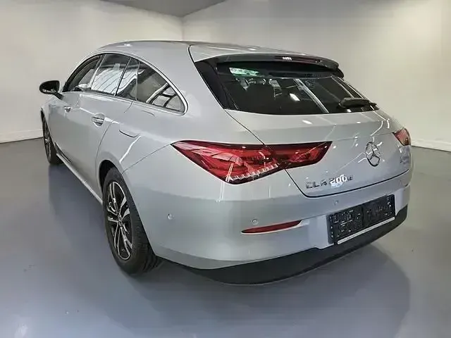 Gebraucht Mercedes CLA200 Business 150 PS (110 kW) 2023 Silber Coupé