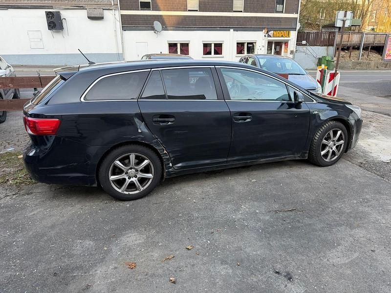 Gebraucht Toyota Avensis 150 PS (110 kW) 2010 Schwarz Kombi