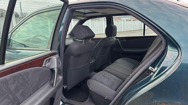 Gebraucht Mercedes E230 Elegance 150 PS (110 kW) 1997 Grün Limousine