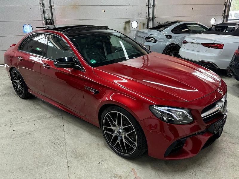 Rot Gebraucht 2017 Mercedes E63S AMG AMG Limousine | 62.250 € (Teuer) - Bild 1/4