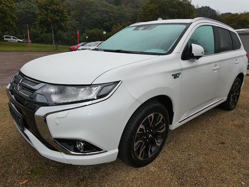 Gebraucht Mitsubishi Outlander P-HEV Top 121 PS (88 kW) 2018 Weiß SUV