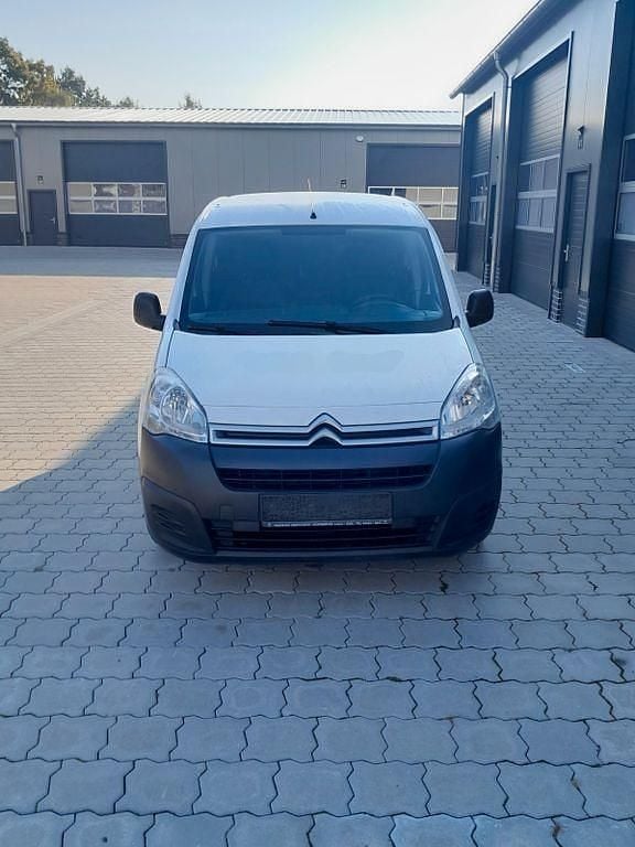 Weiß Gebraucht 2016 Citroën Berlingo Van / Kleinbus | 4.100 € (Guter Preis) - Bild 1/4