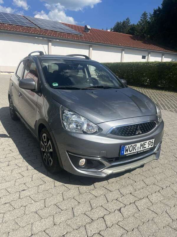 Grau Gebraucht 2018 Mitsubishi Space Star Edition Kleinwagen | 7.199 € (Superpreis) - Bild 1/4