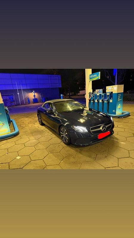 Gebraucht Mercedes E220 194 PS (142 kW) 2019 Blau Cabrio
