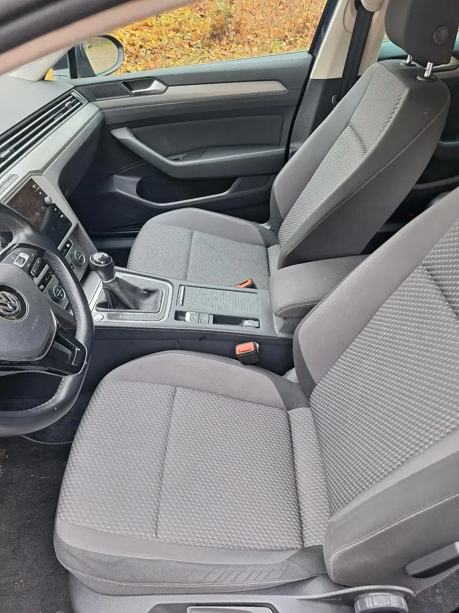 Gebraucht VW Passat 150 PS (110 kW) 2018 Blau Kombi