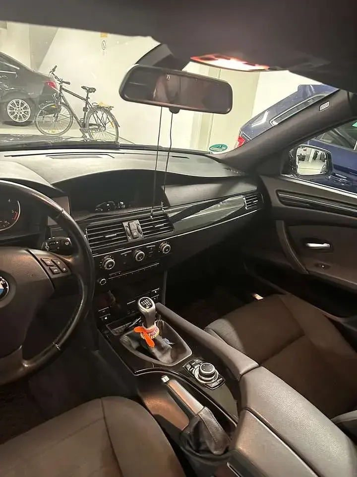 Gebraucht BMW 520 Lifestyle 163 PS (119 kW) 2010 Schwarz Kombi