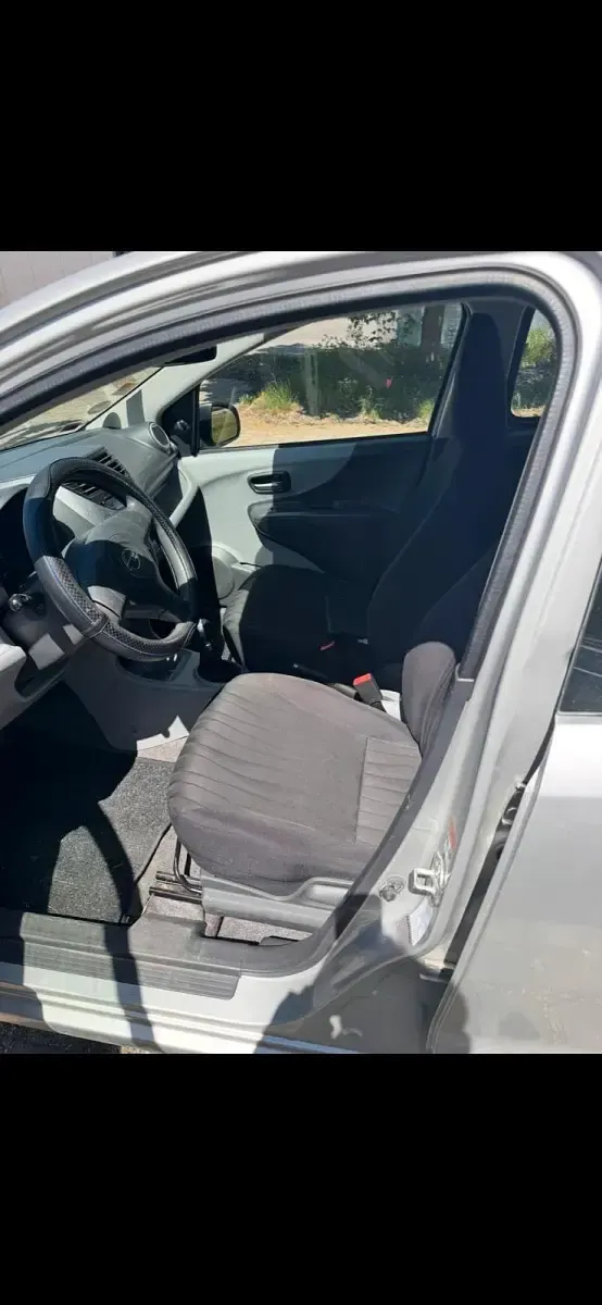 Gebraucht Nissan Pixo 68 PS (50 kW) 2010 Silber Kleinwagen