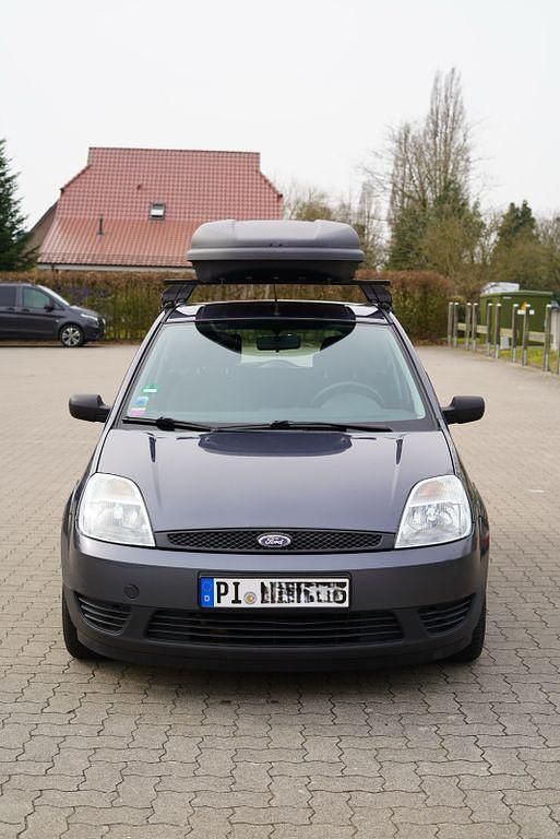Gebraucht Ford Fiesta Trend 69 PS (50 kW) 2004 Grau Kleinwagen