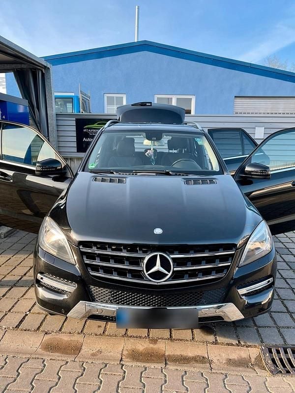 Second-hand Mercedes ML350 258 CP (189 kW) 2012 Negru SUV